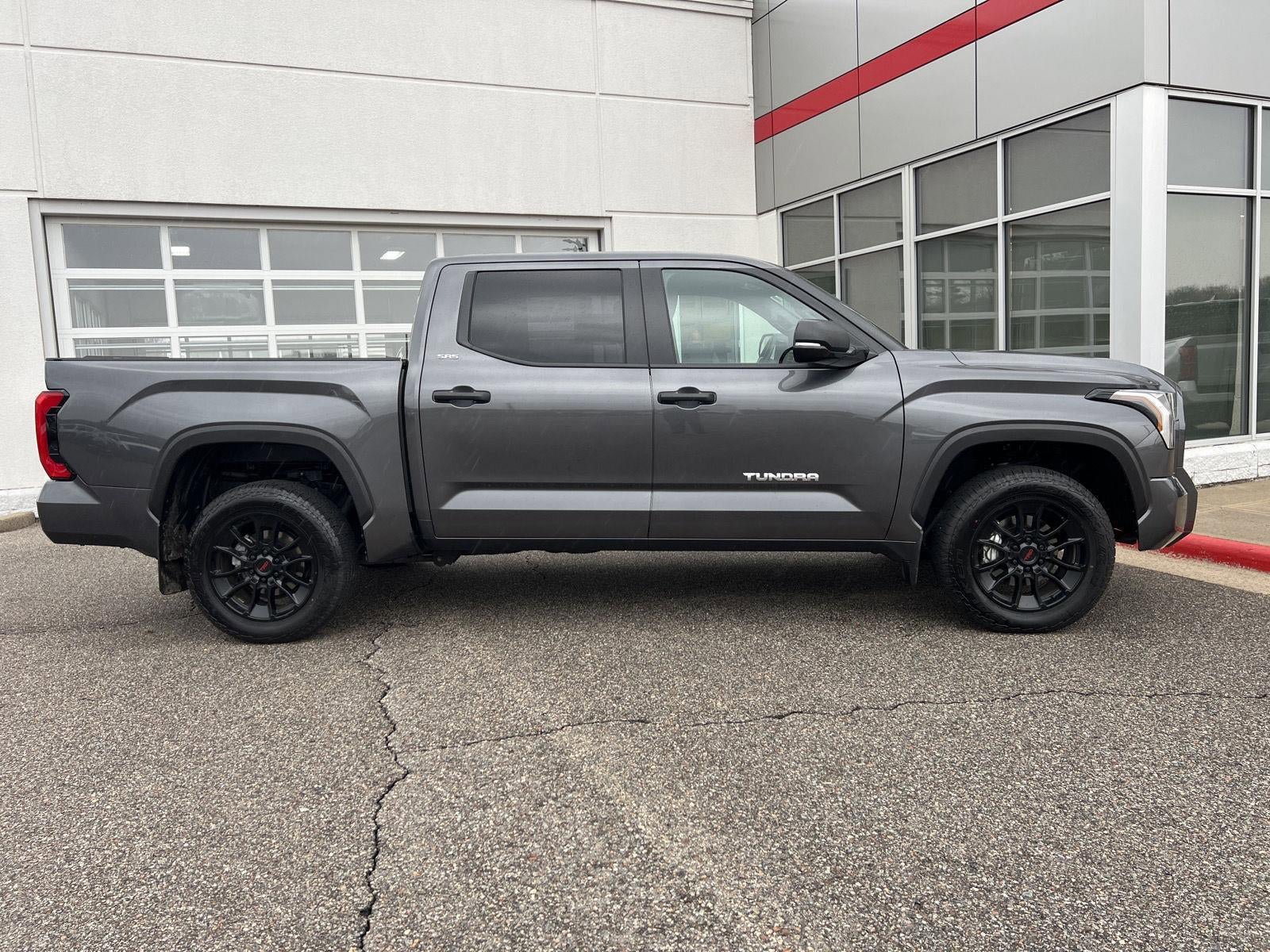 Used 2026 Toyota Tundra SR5 w/ SR5 Convenience Package AWD/4WD image 7