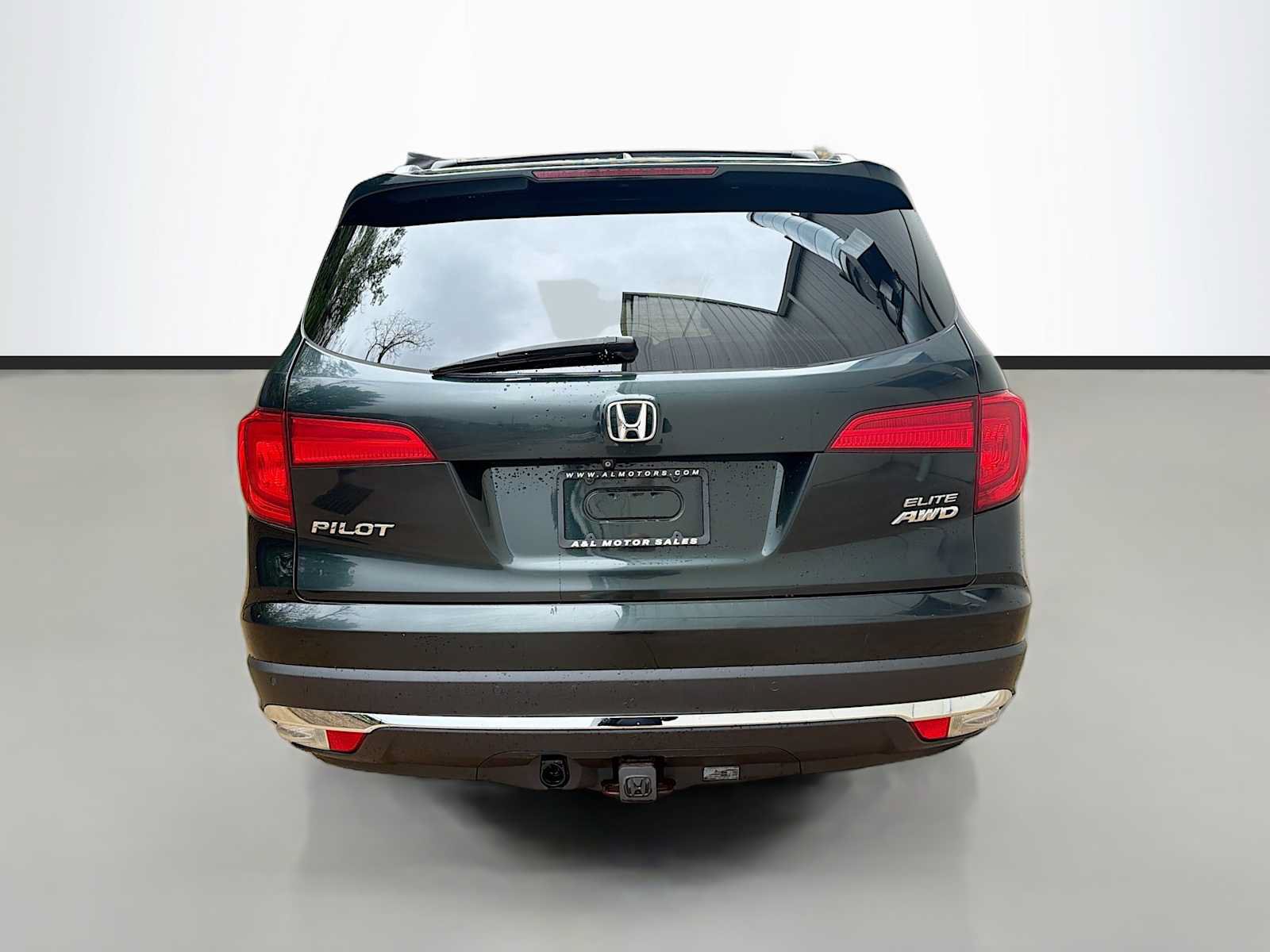 Used 2016 Honda Pilot Elite image 4