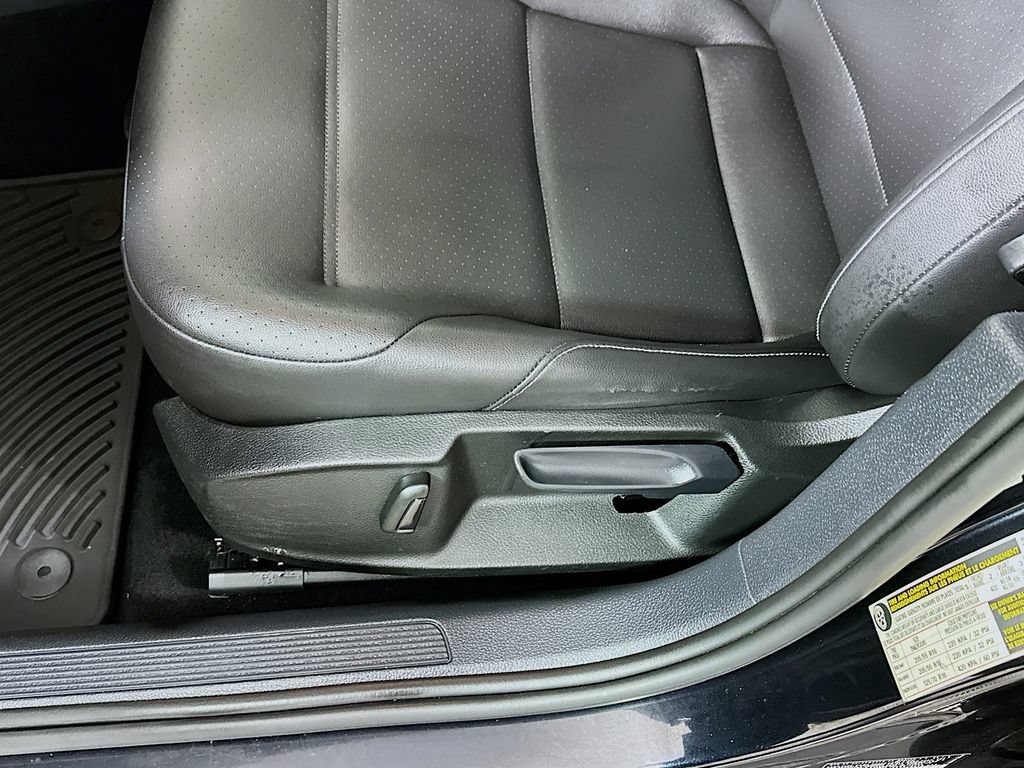 Used 2020 Volkswagen Golf 4-Door FWD image 9