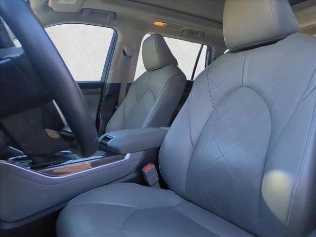 Used 2023 Toyota Highlander Platinum image 16