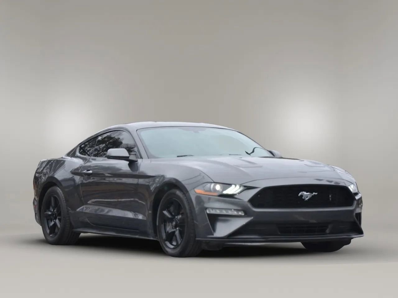 Used 2018 Ford Mustang Coupe image 4