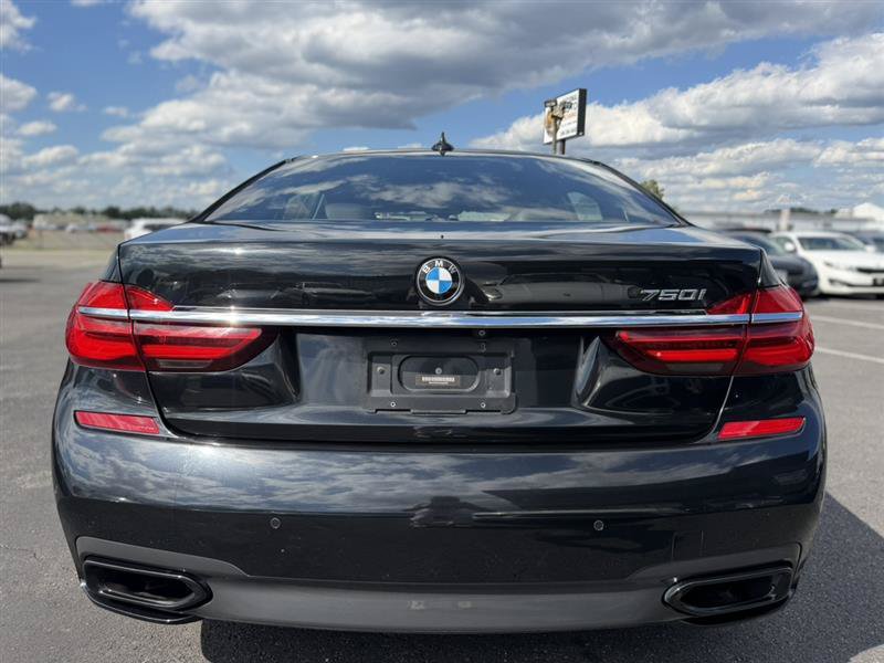 Used 2018 BMW 750i RWD image 4