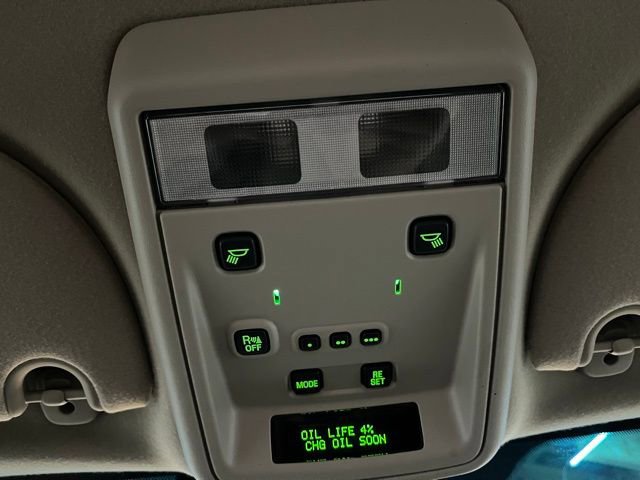 Used 2005 Lincoln Town Car Signature Limited image 32