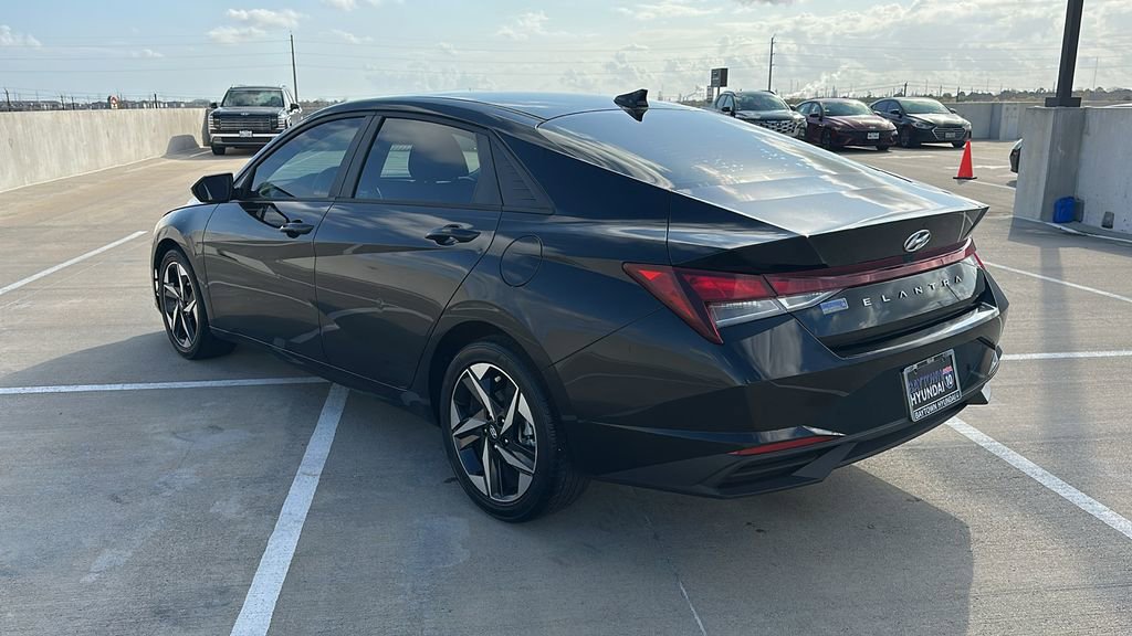 Used 2023 Hyundai Elantra SEL w/ Convenience Package image 10