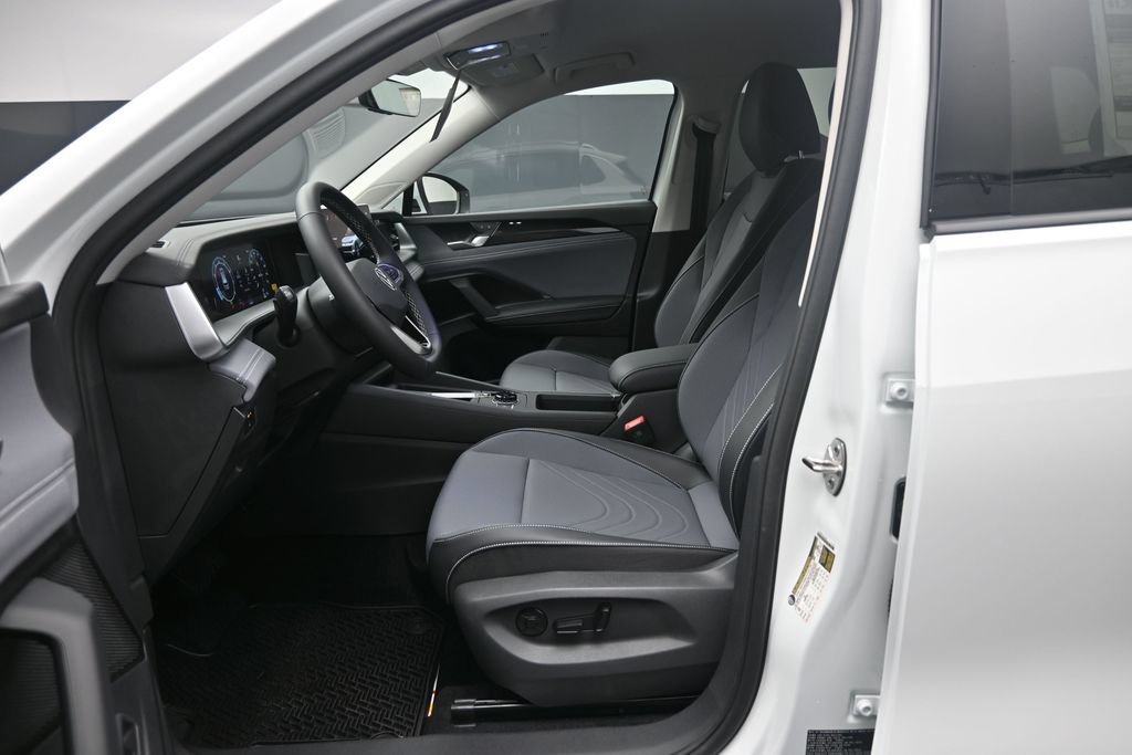 New 2026 Volkswagen Tiguan SE FWD image 16
