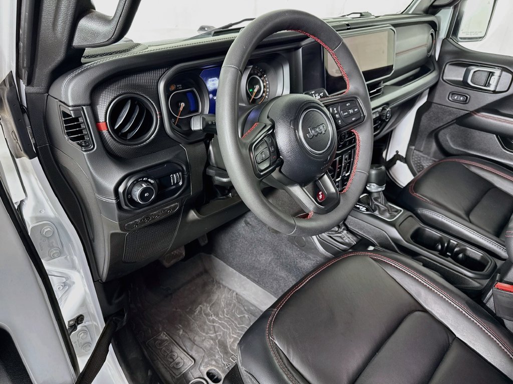 Used 2024 Jeep Wrangler Unlimited Rubicon AWD/4WD image 9