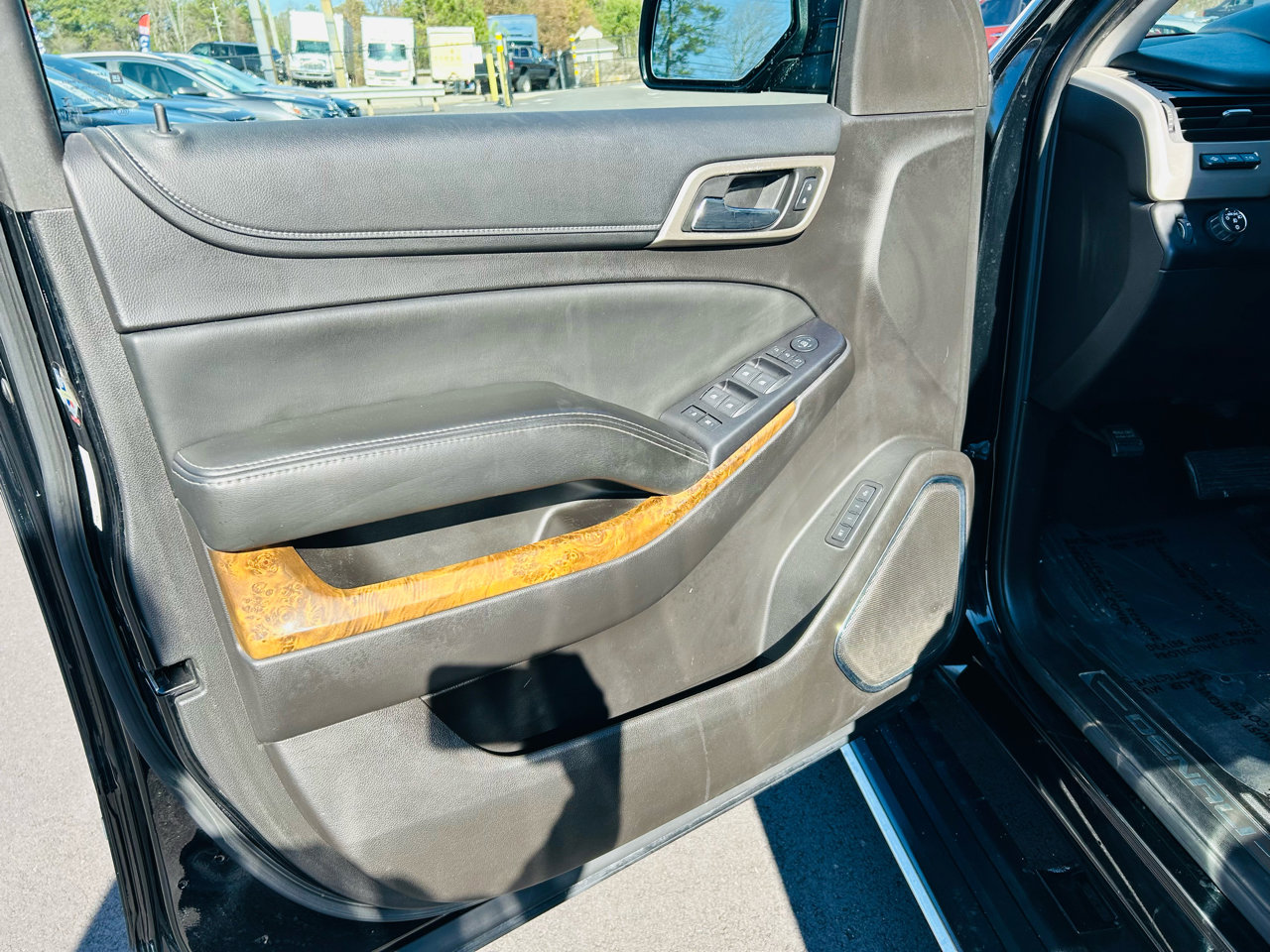 Used 2015 GMC Yukon XL Denali w/ Premium Package image 16