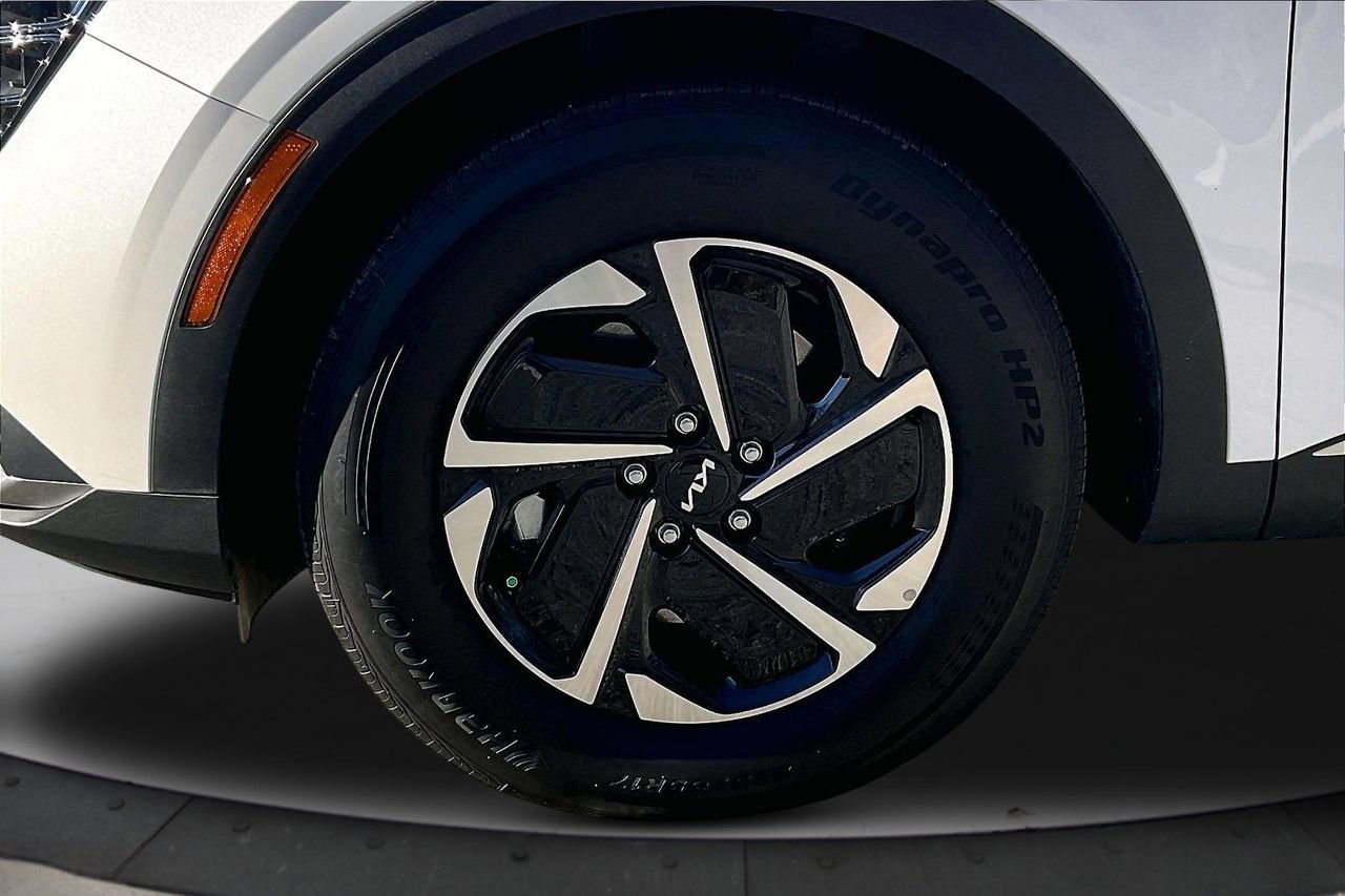 Used 2025 Kia Sportage LX image 30