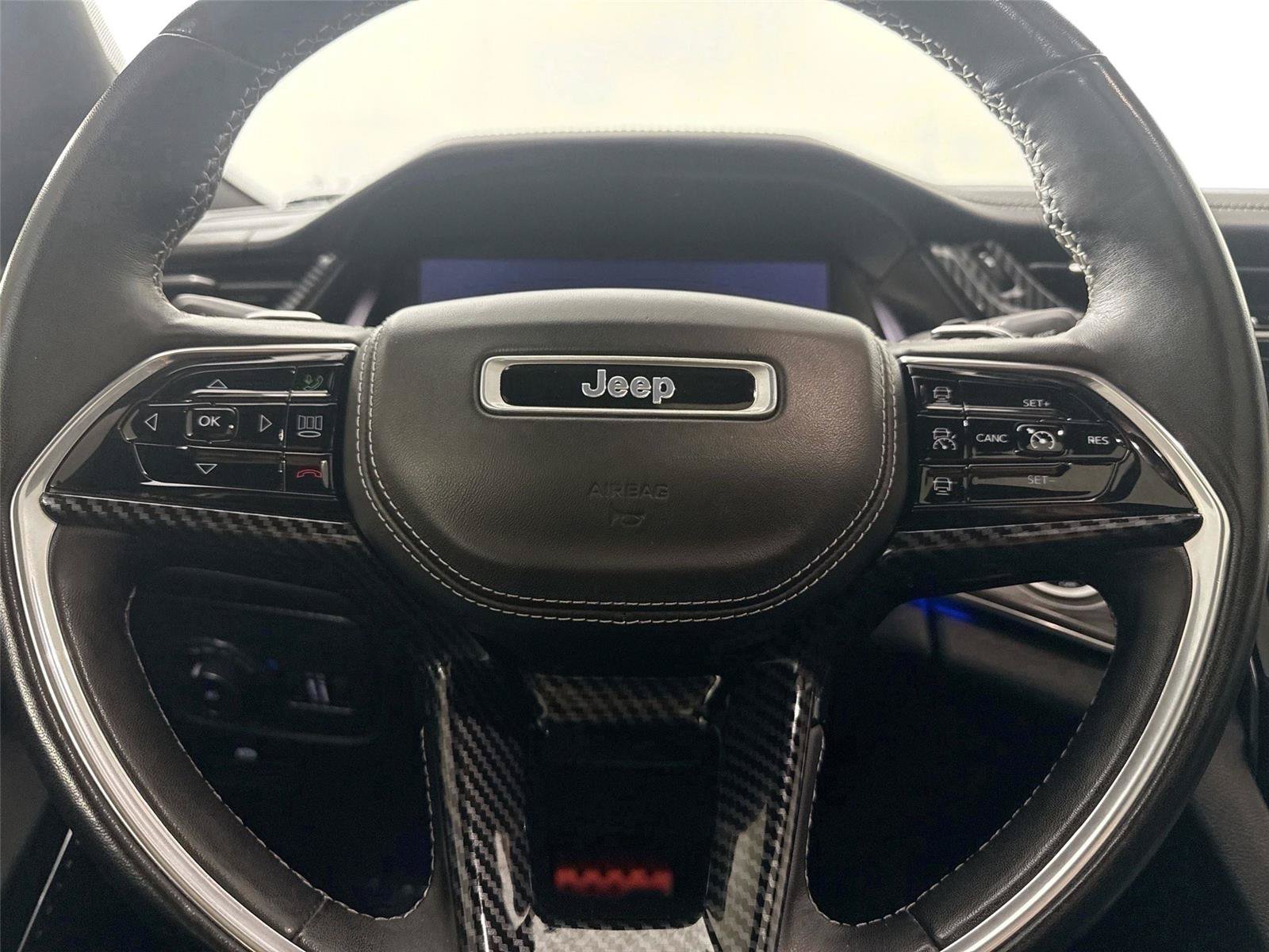 Used 2022 Jeep Grand Cherokee L Overland w/ MOPAR Finishing Package AWD/4WD image 17