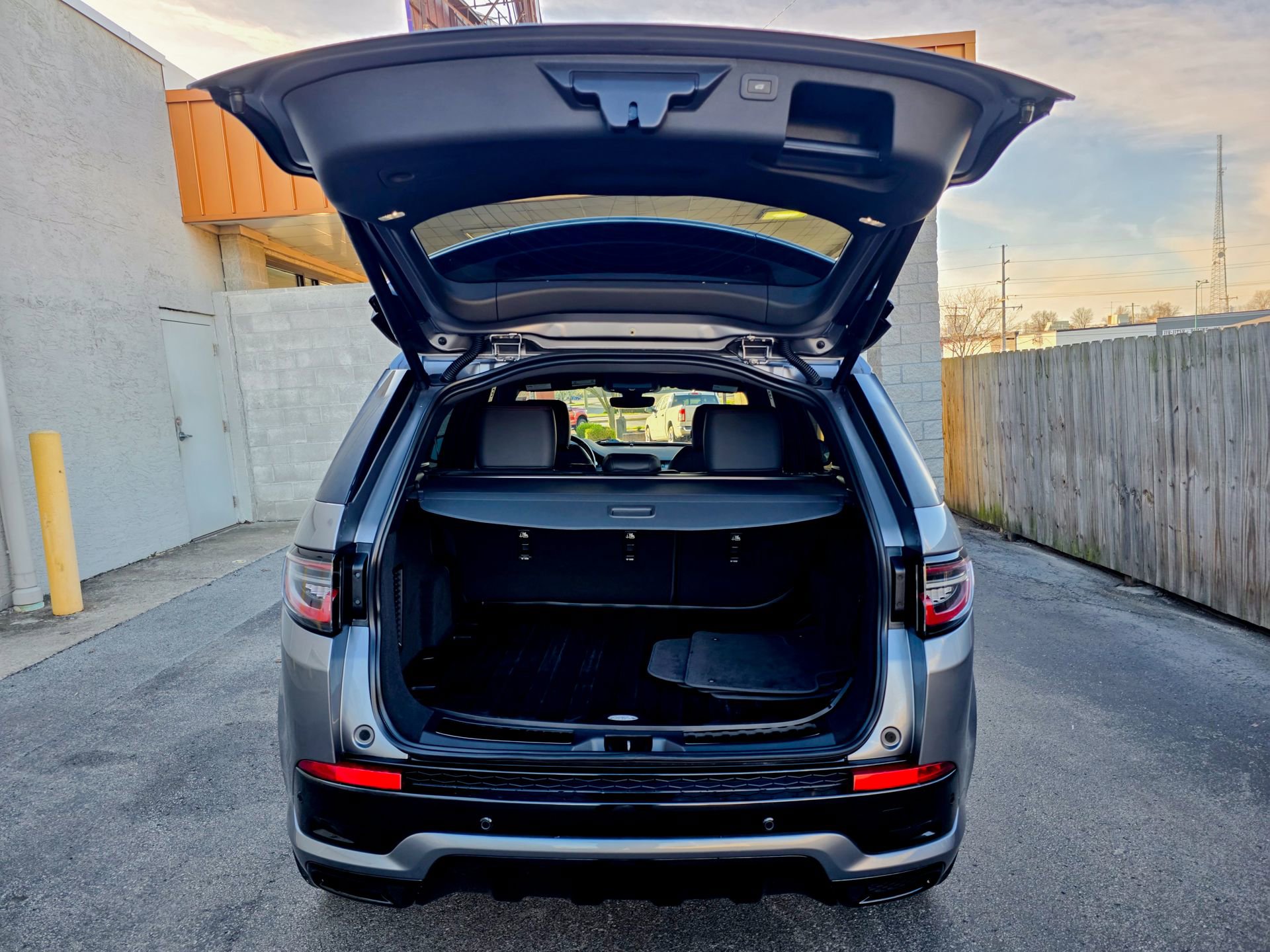 Used 2023 Land Rover Discovery Sport S R-Dynamic image 40