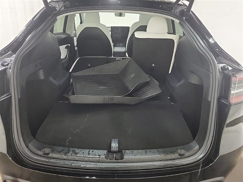 Used 2022 Tesla Model Y Long Range image 9