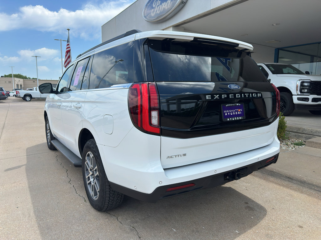 Used 2025 Ford Expedition Active AWD/4WD image 6
