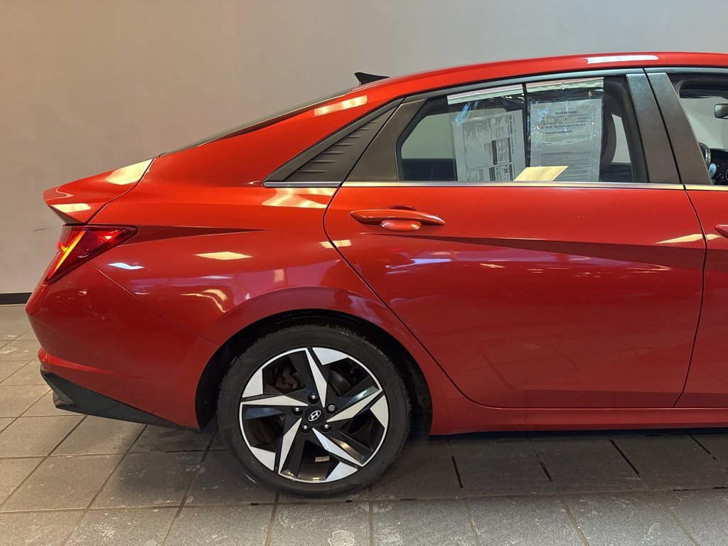 Used 2021 Hyundai Elantra Limited image 14