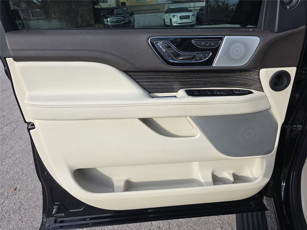 Used 2023 Lincoln Navigator Black Label image 16