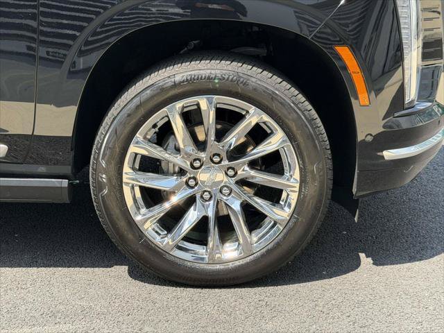 Used 2025 Cadillac Escalade Premium Luxury AWD/4WD image 8