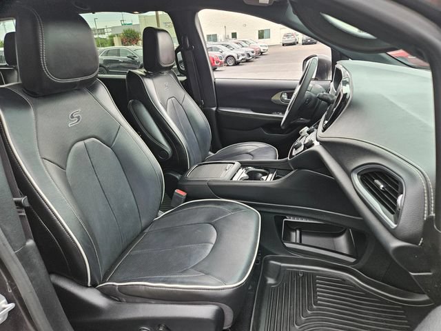 Used 2022 Chrysler Pacifica Limited w/ S Appearance Package FWD image 19