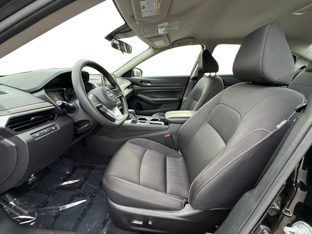 Used 2024 Nissan Altima 2.5 SV FWD image 9