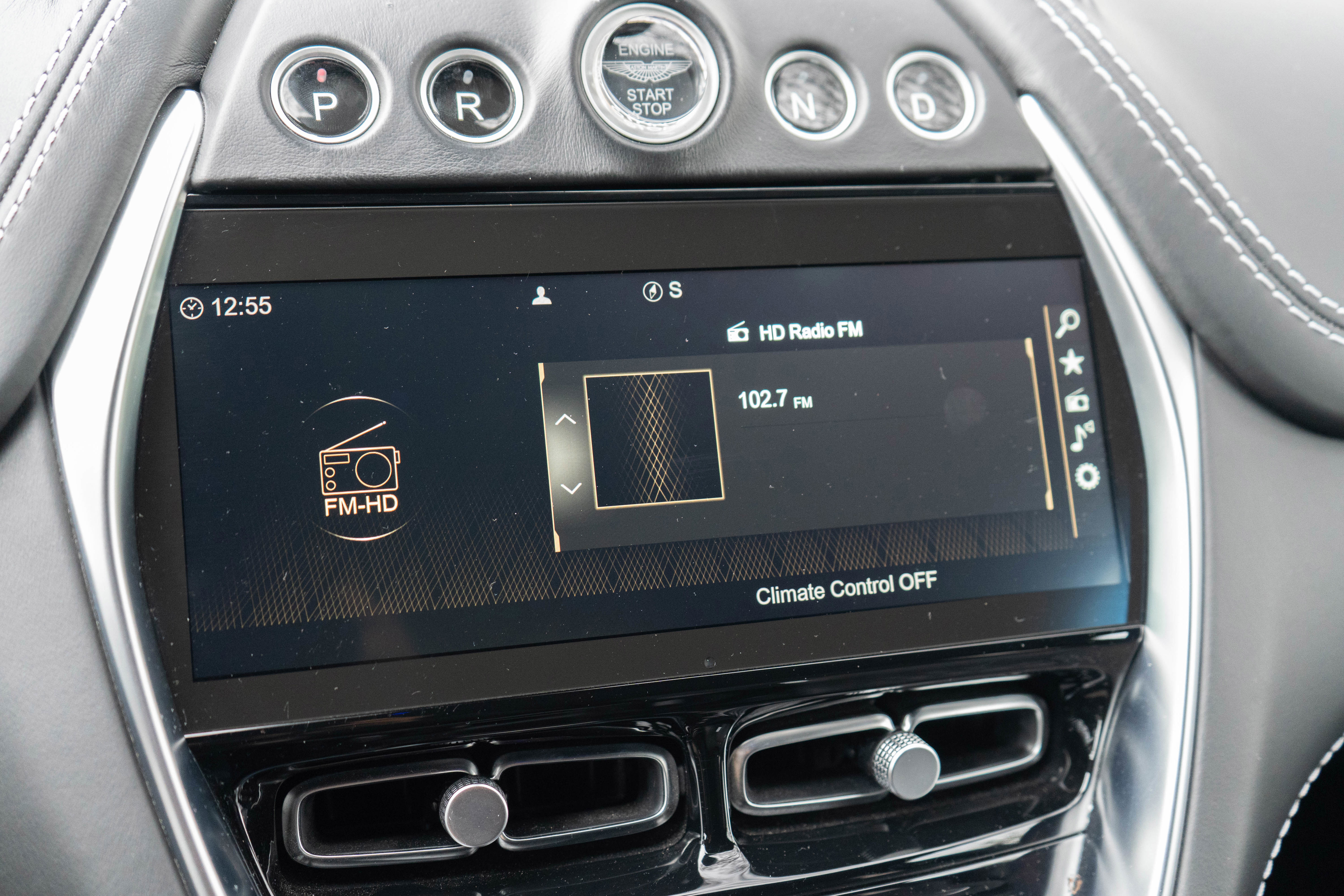 Used 2021 Aston Martin DBX image 23