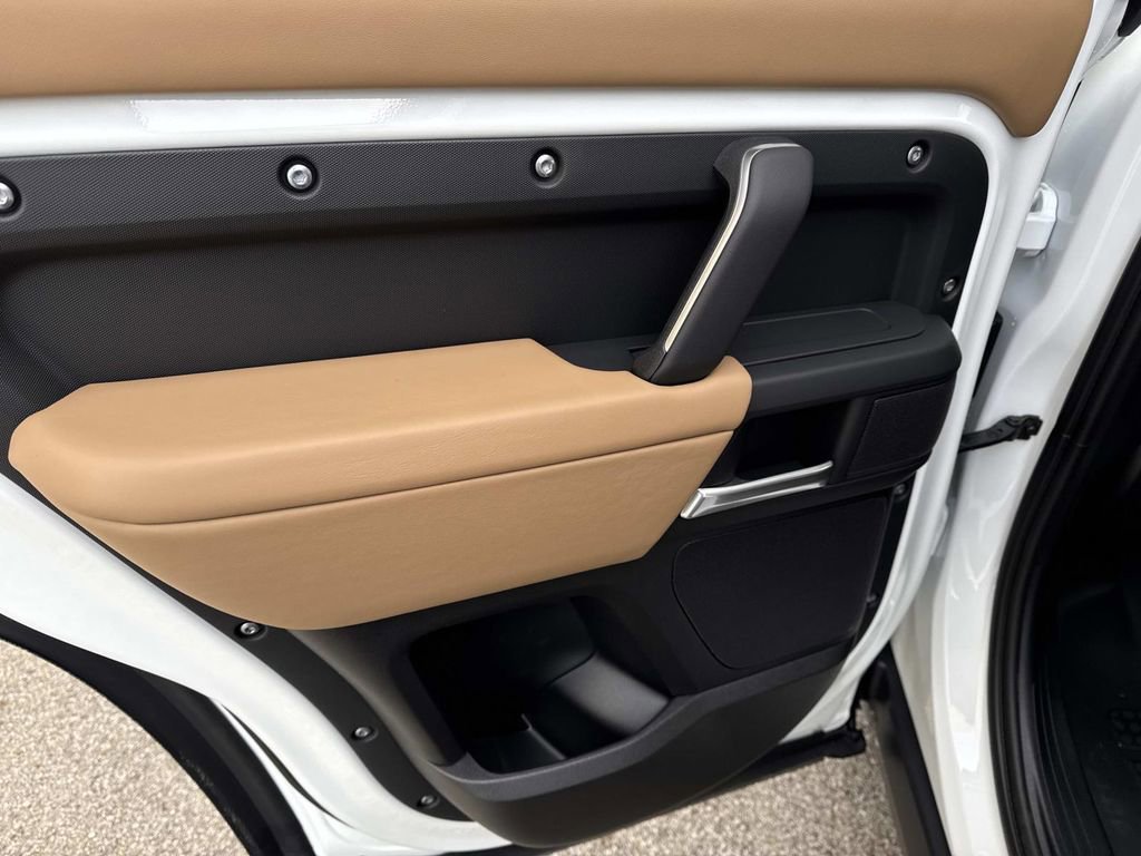 New 2026 Land Rover Defender 110 X-Dynamic SE image 11