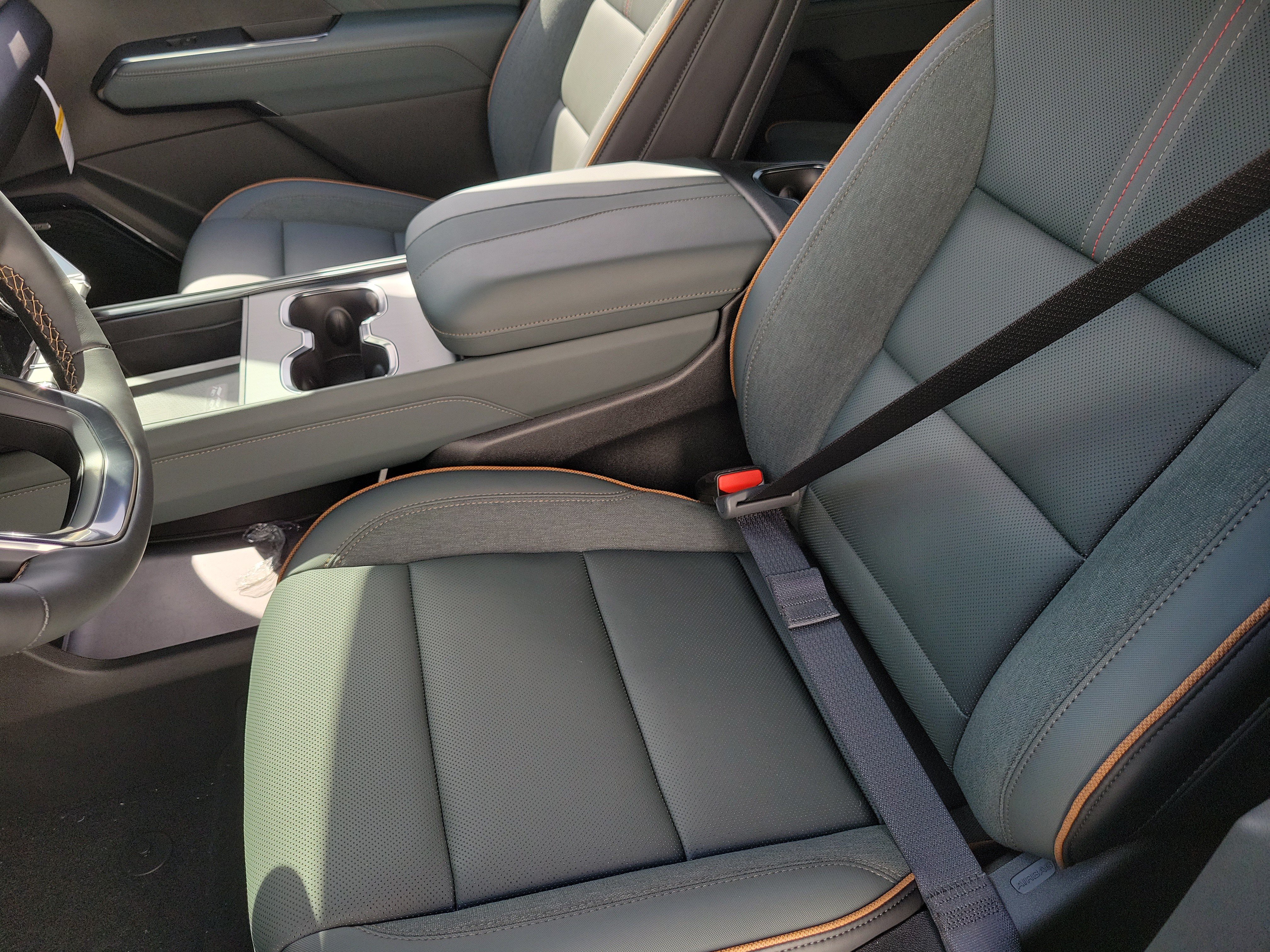 New 2026 GMC Acadia AT4 w/ LPO, Adventure Package AWD/4WD image 24