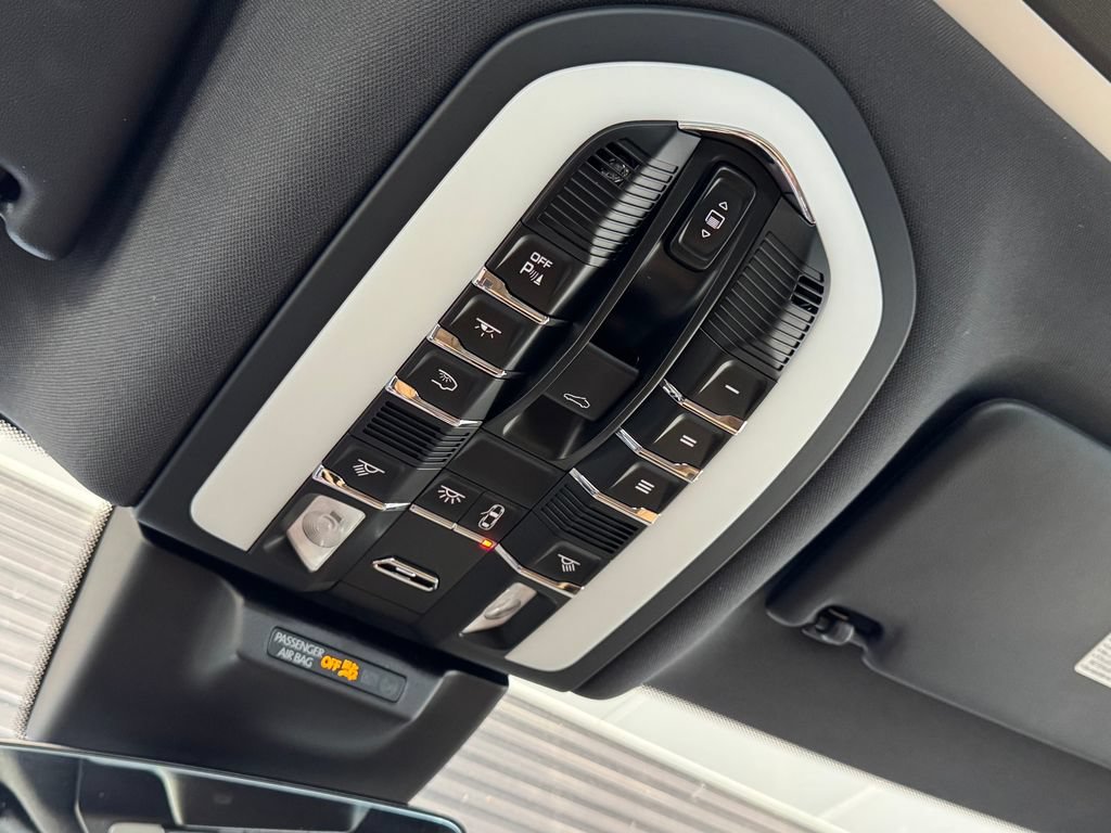 Certified 2026 Porsche Macan AWD/4WD image 28