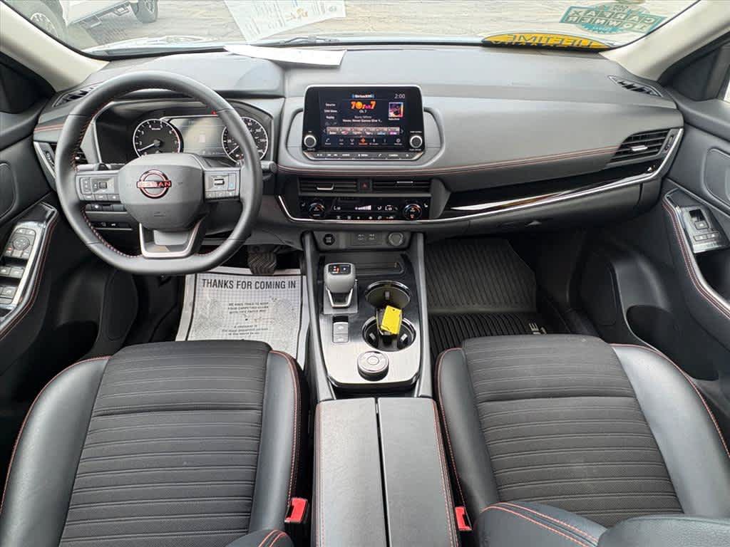 Used 2025 Nissan Rogue SV AWD/4WD image 12