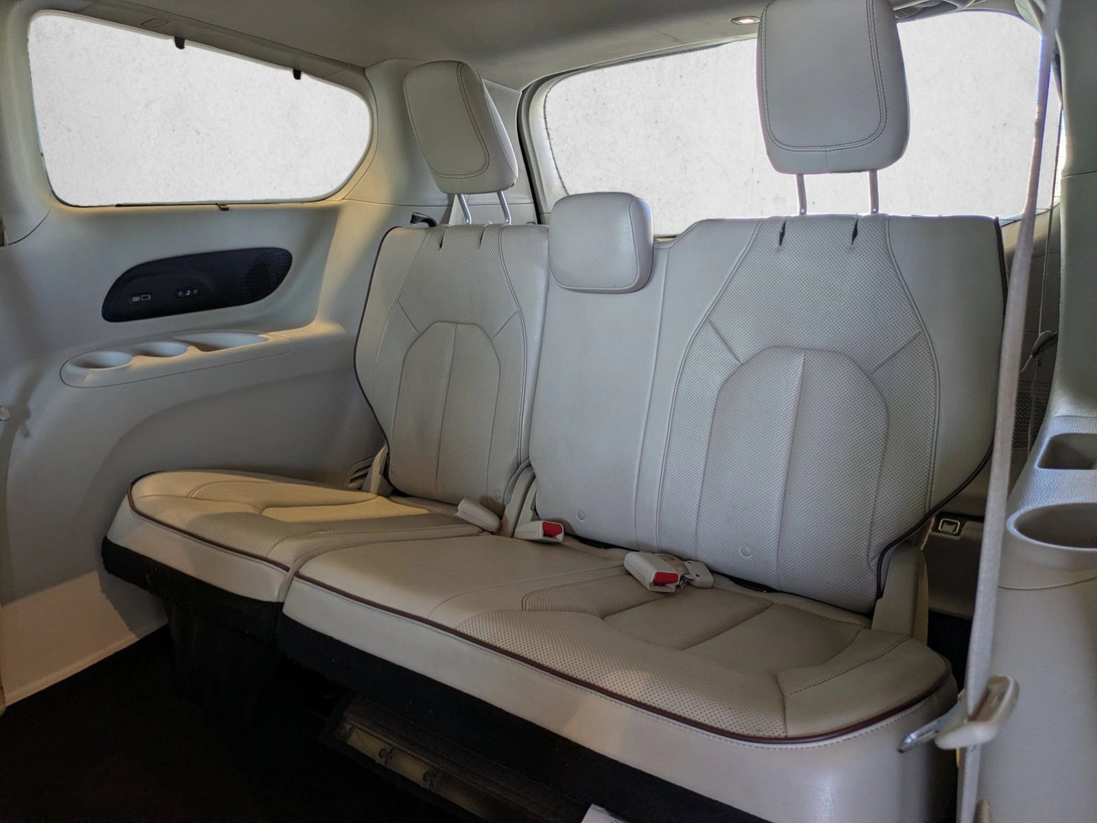 Used 2019 Chrysler Pacifica Limited FWD image 19