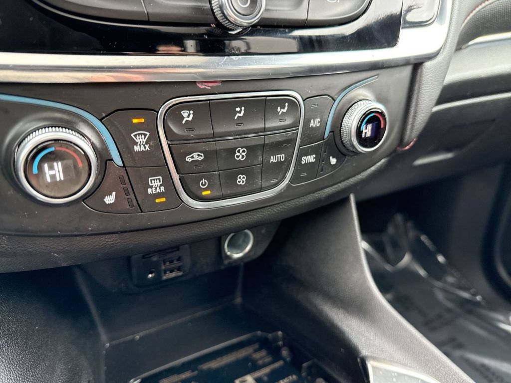 Used 2023 Chevrolet Traverse RS AWD/4WD image 19