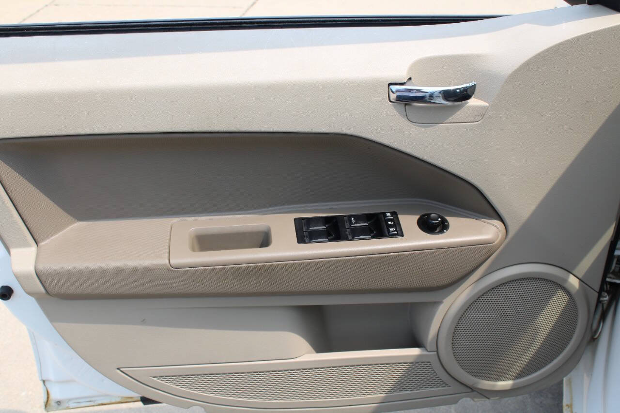 Used 2009 Dodge Caliber SXT FWD image 18