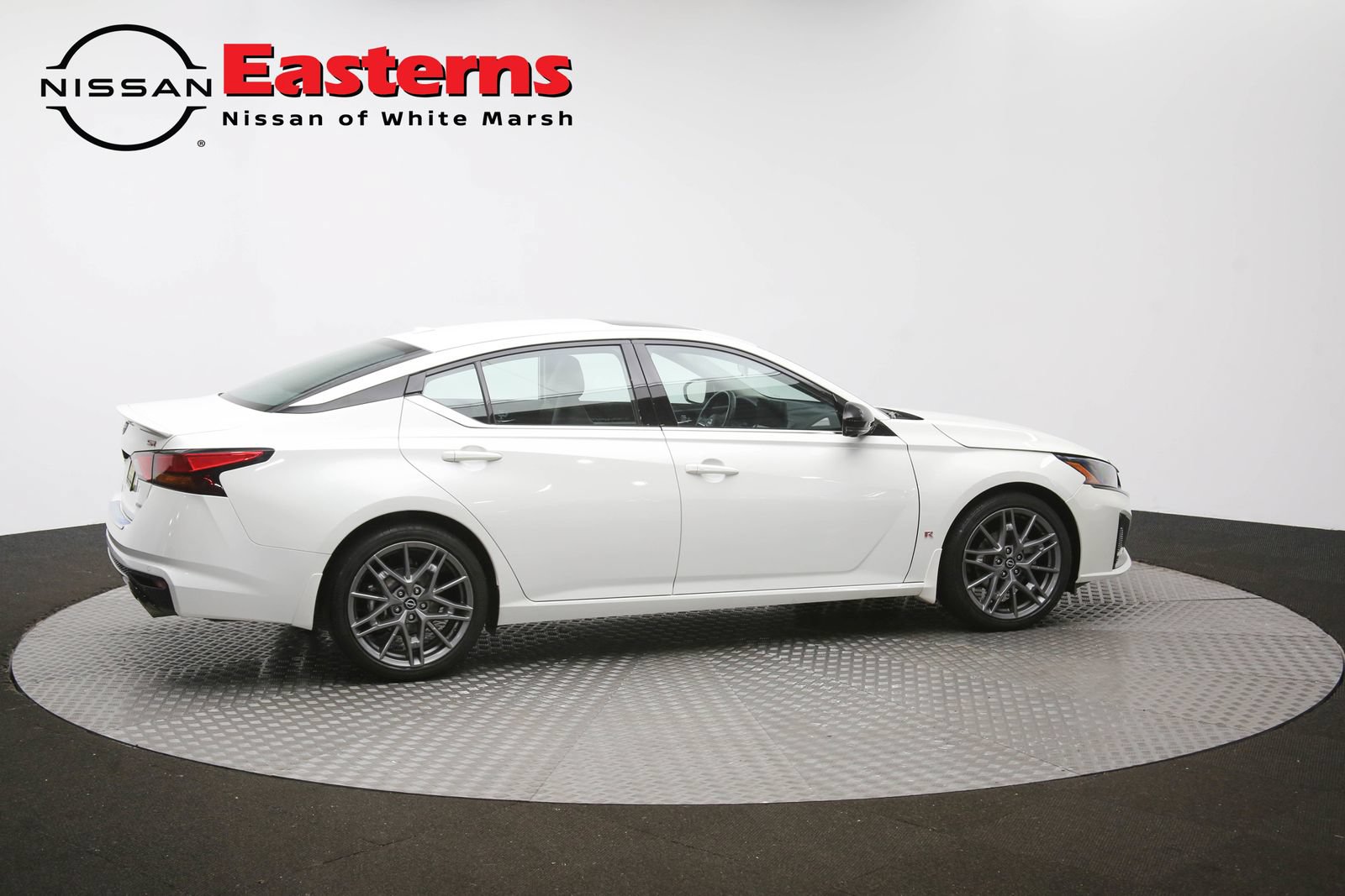 Used 2023 Nissan Altima 2.0 SR FWD image 42