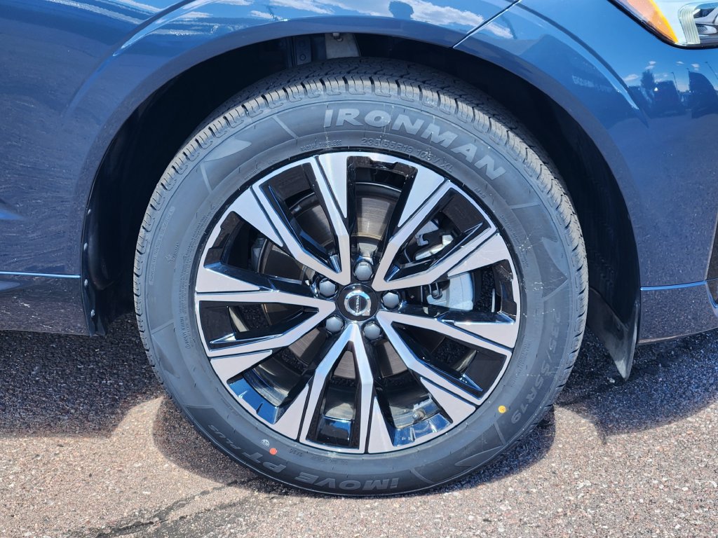 Used 2025 Volvo XC60 B5 Core AWD/4WD image 30