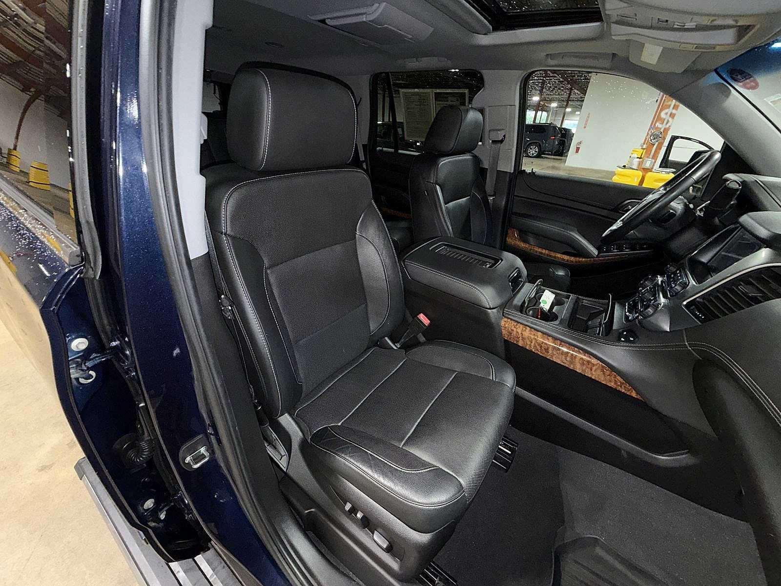 Used 2019 Chevrolet Tahoe Premier AWD/4WD image 16