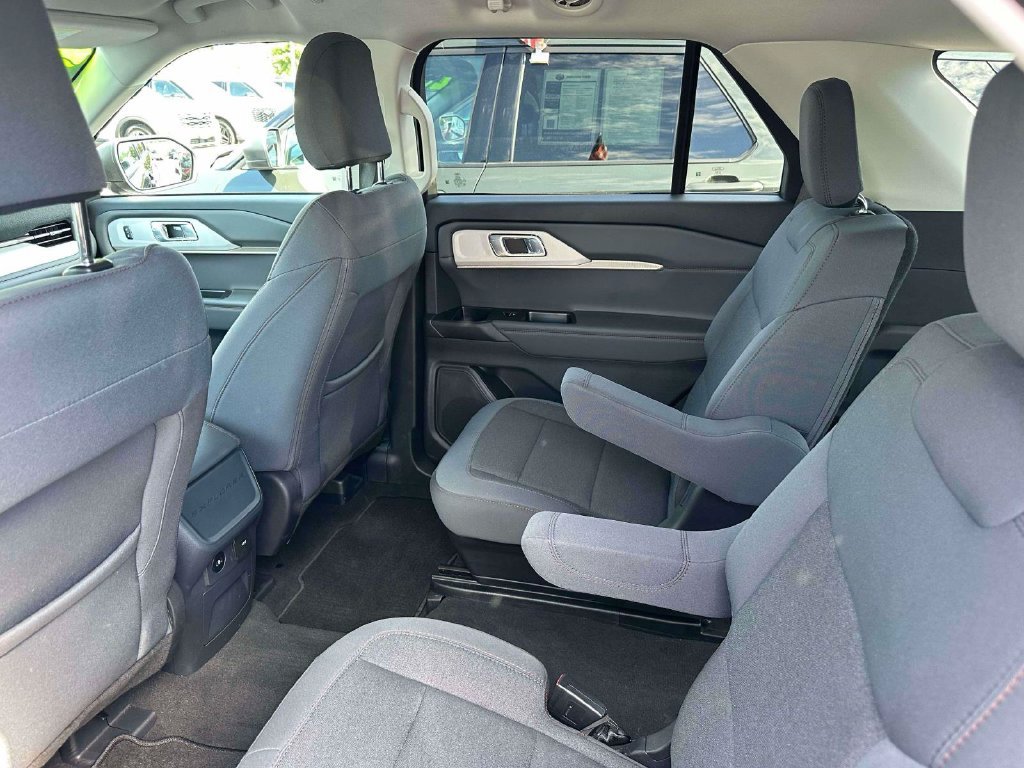 Used 2026 Ford Explorer Active AWD/4WD image 10