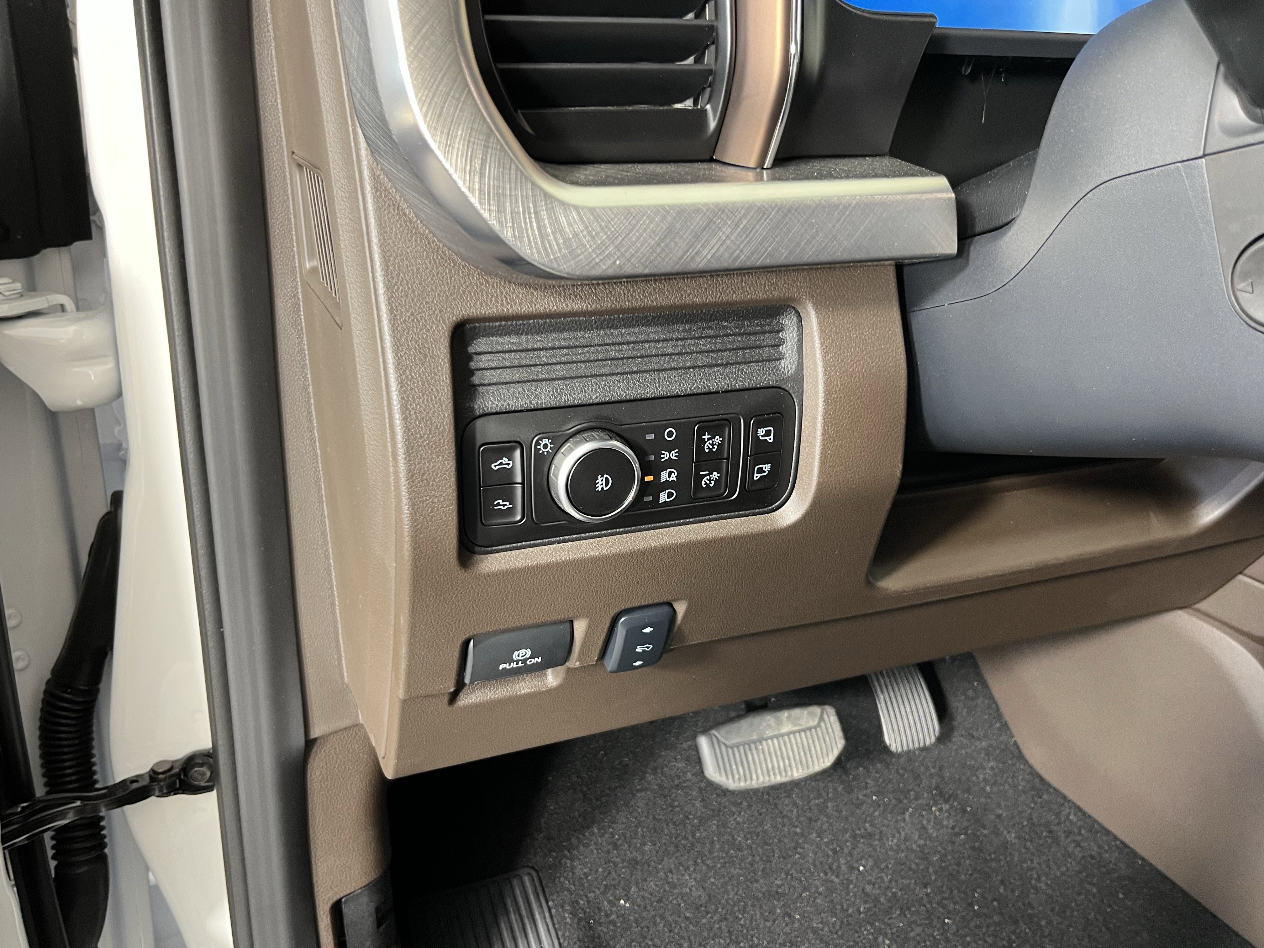 New 2026 Ford F350 King Ranch w/ FX4 Off-Road Package image 19