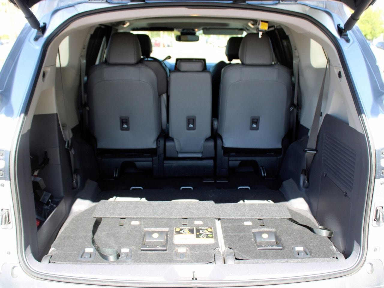 Used 2024 Toyota Sienna XLE FWD image 12