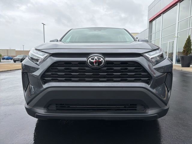 Used 2023 Toyota RAV4 LE AWD/4WD image 2