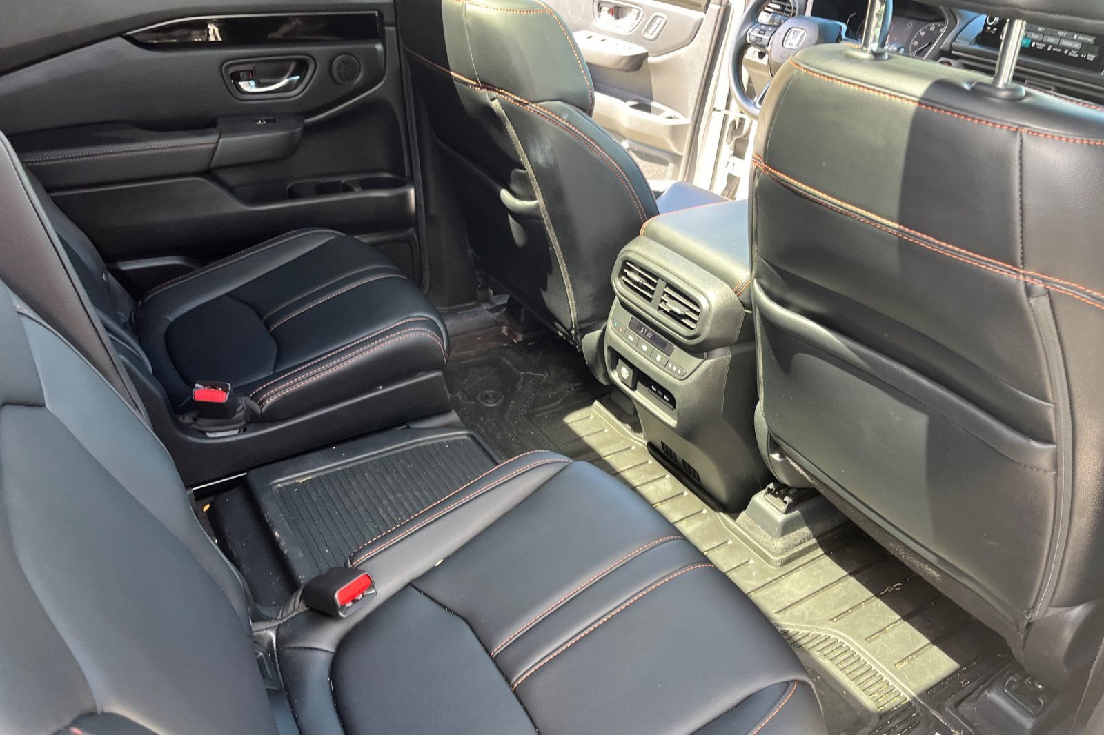 Used 2025 Honda Pilot TrailSport image 24