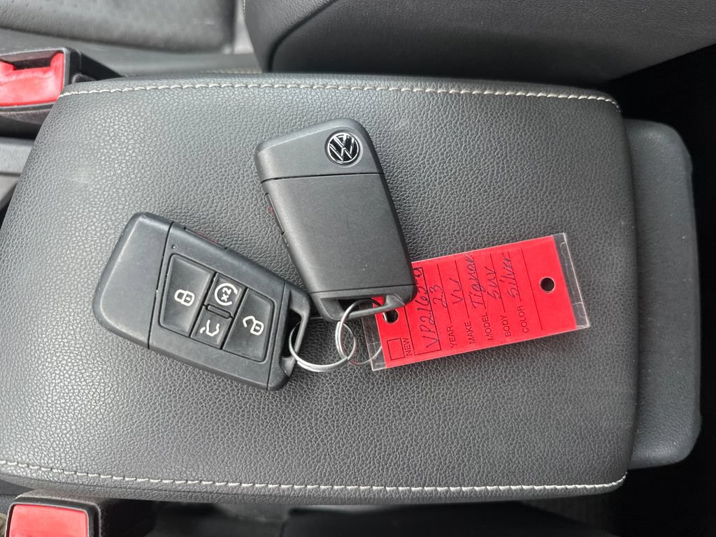 Used 2023 Volkswagen Tiguan SE R-Line FWD image 48