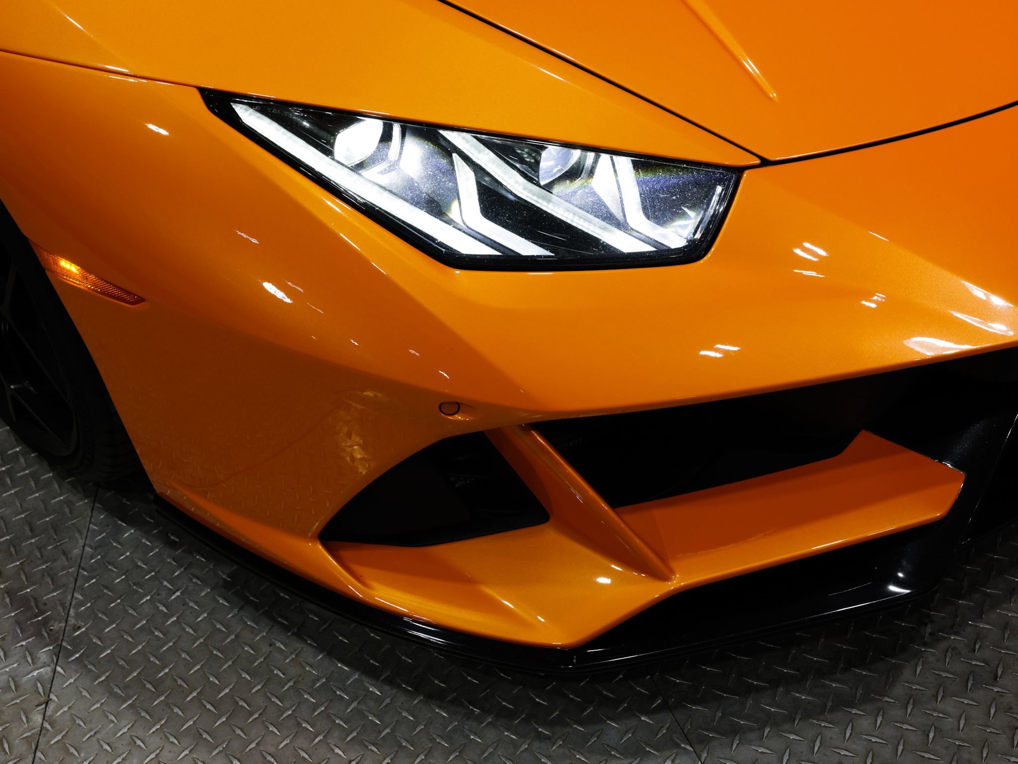 Used 2020 Lamborghini Huracan EVO image 33