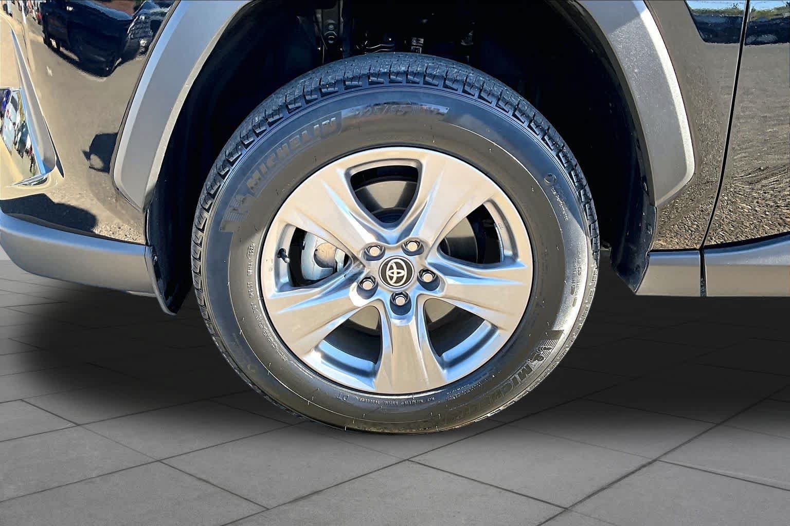Certified 2025 Toyota RAV4 XLE AWD/4WD image 10