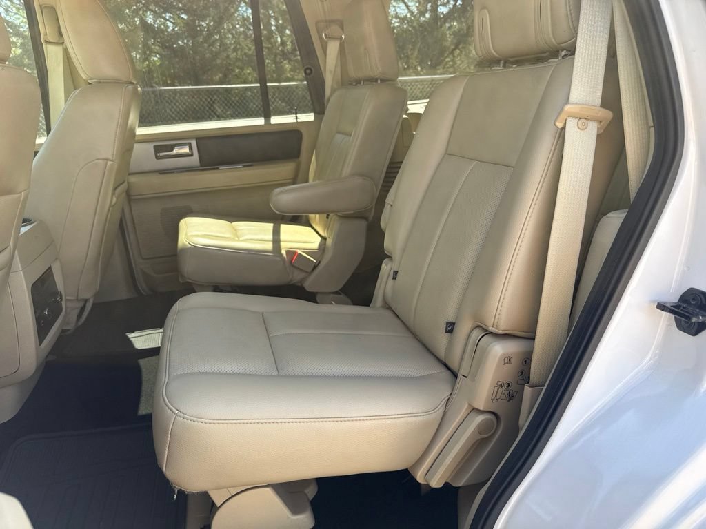 Used 2017 Ford Expedition Limited w/ Equipment Group 301A AWD/4WD image 32