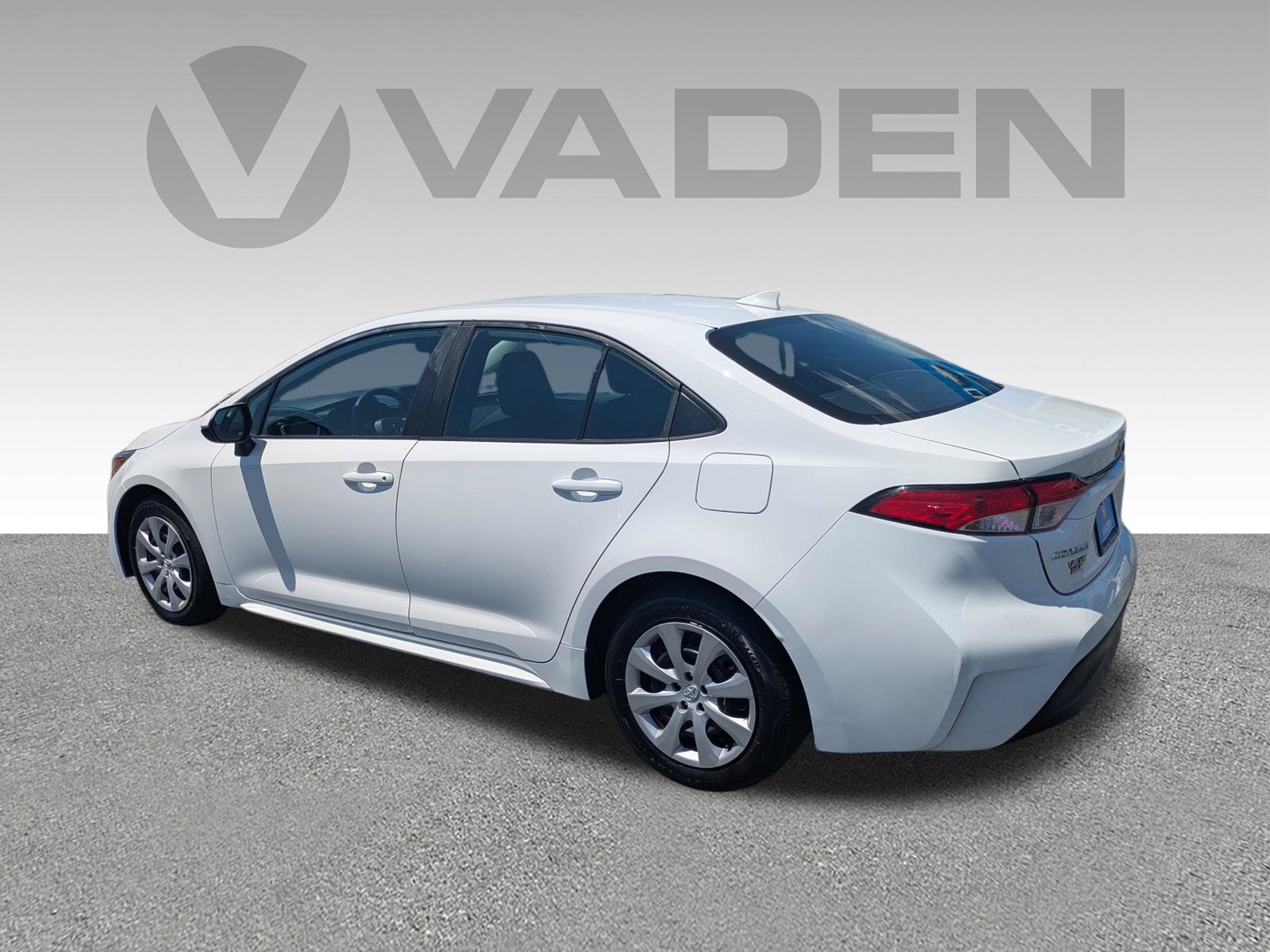 Used 2025 Toyota Corolla LE FWD image 24