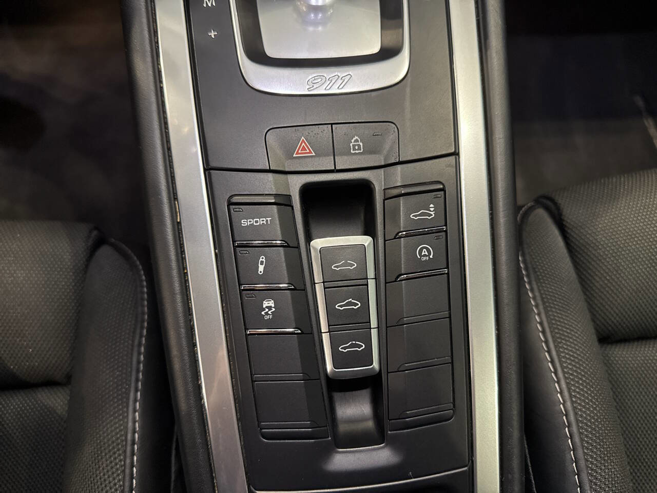 Used 2019 Porsche 911 Carrera 4 w/ Sportdesign Package image 21