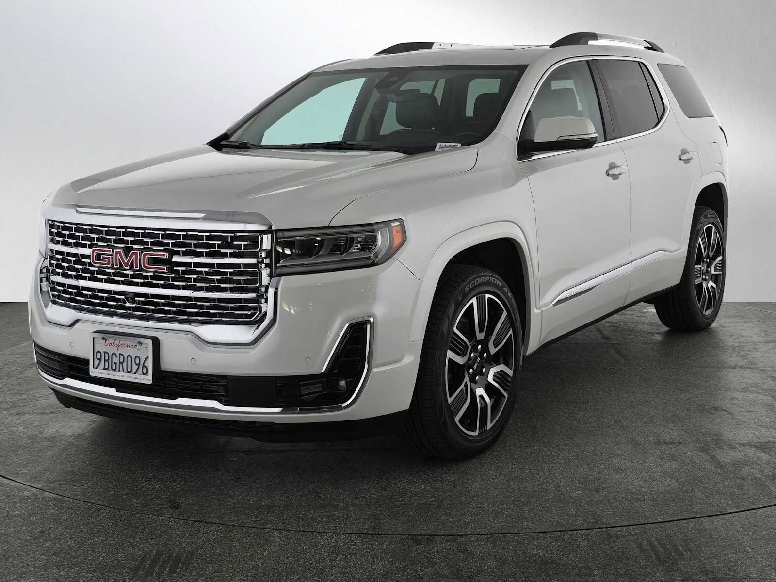 Used 2022 GMC Acadia Denali w/ Denali Ultimate Package image 7