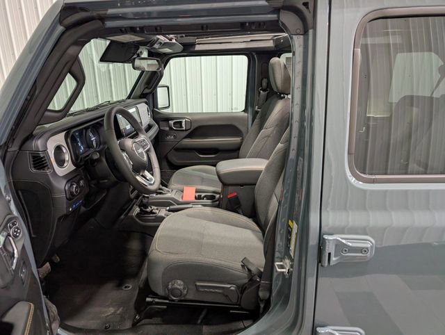 Used 2025 Jeep Wrangler Unlimited Sahara w/ Safety Group AWD/4WD image 14
