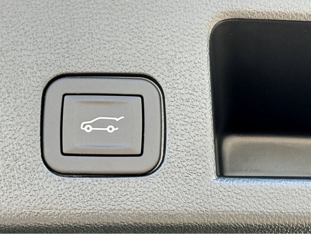 Used 2025 Chevrolet Equinox ACTIV w/ Safety and Technology Package image 25