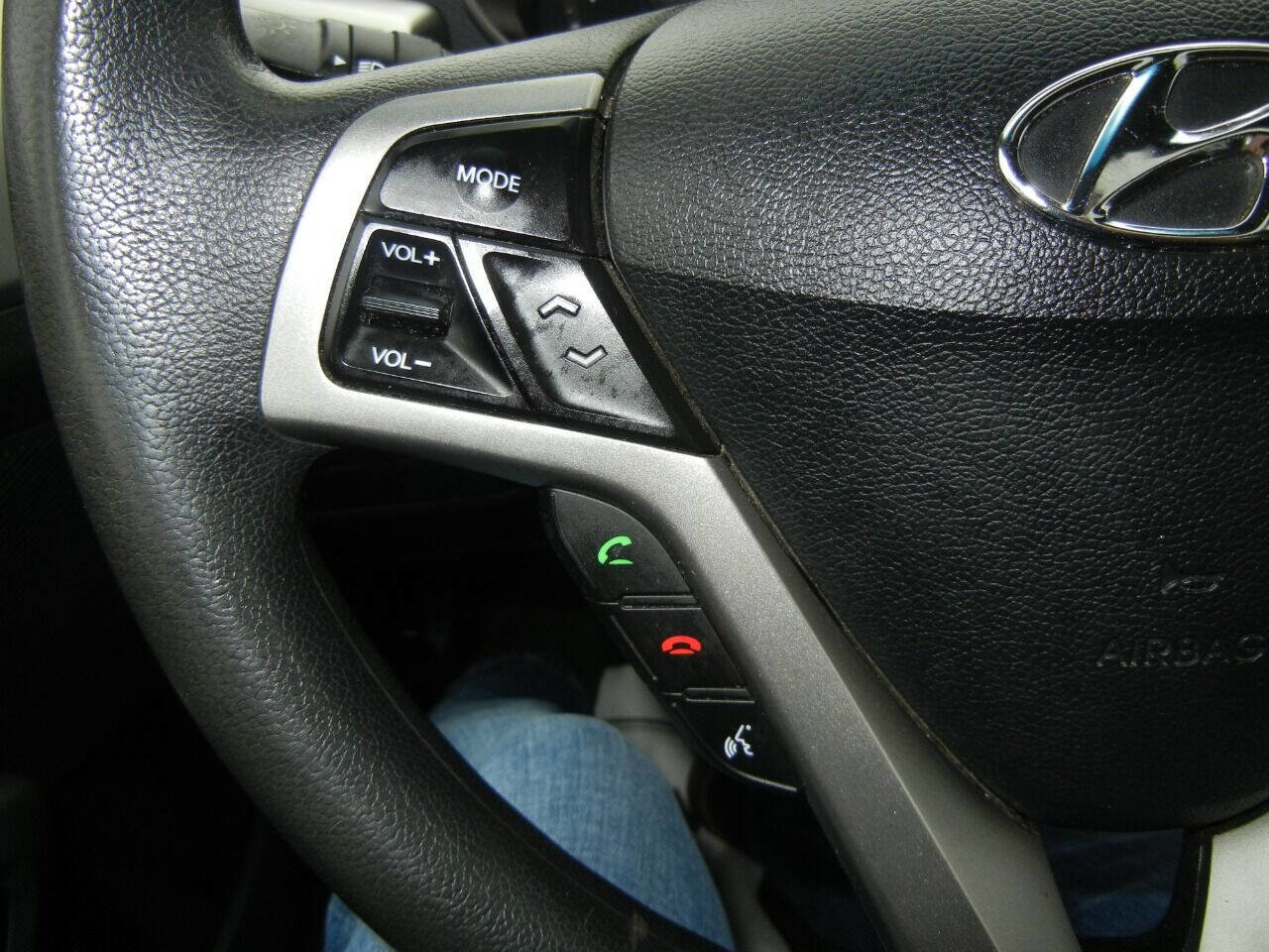 Used 2013 Hyundai Veloster image 37