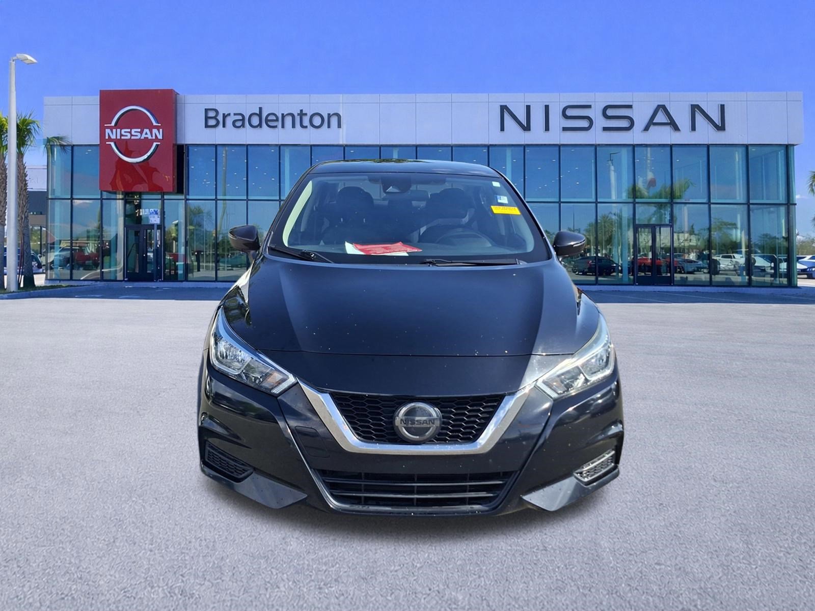 Used 2020 Nissan Versa SV FWD image 2