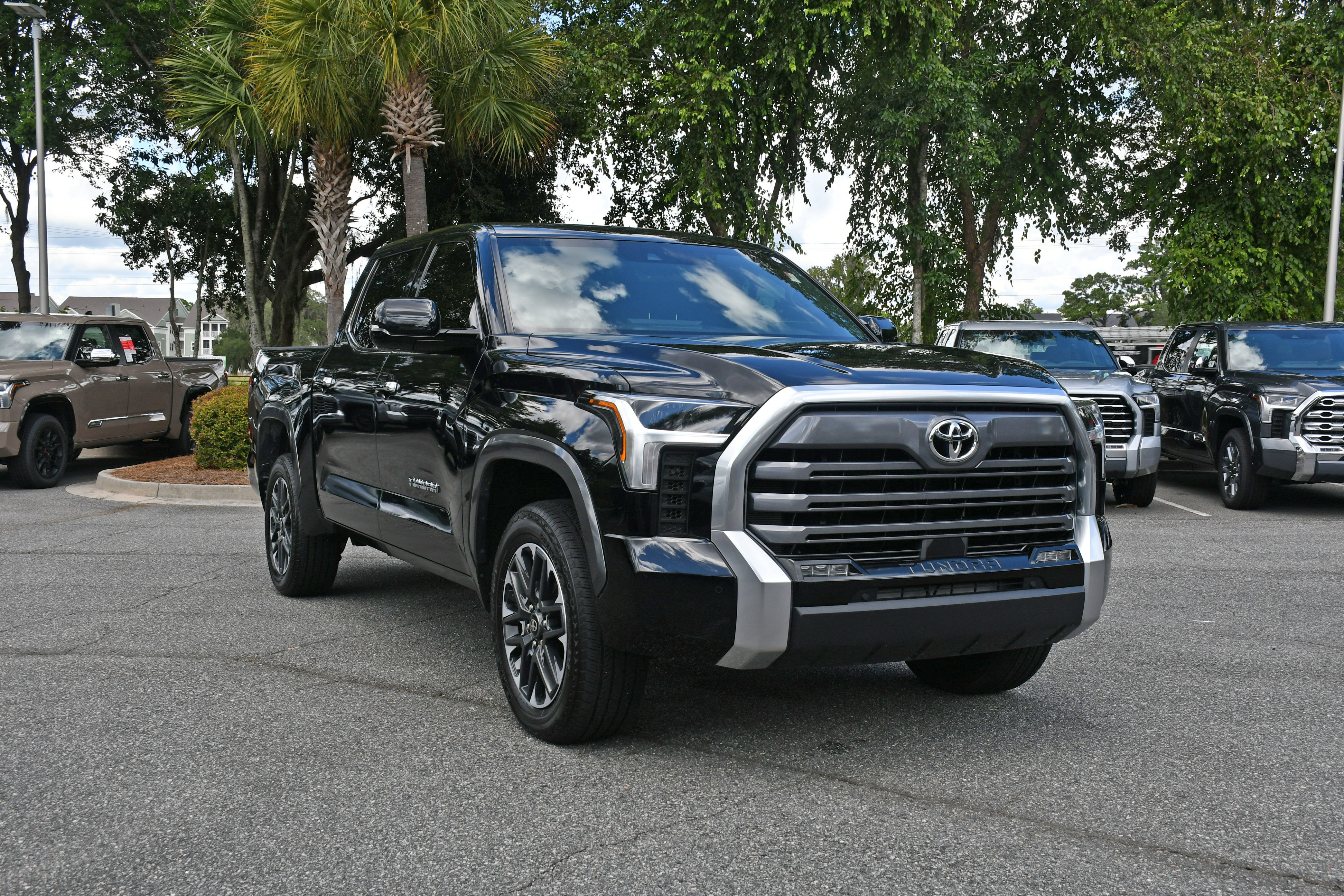 Certified 2025 Toyota Tundra Limited AWD/4WD image 6