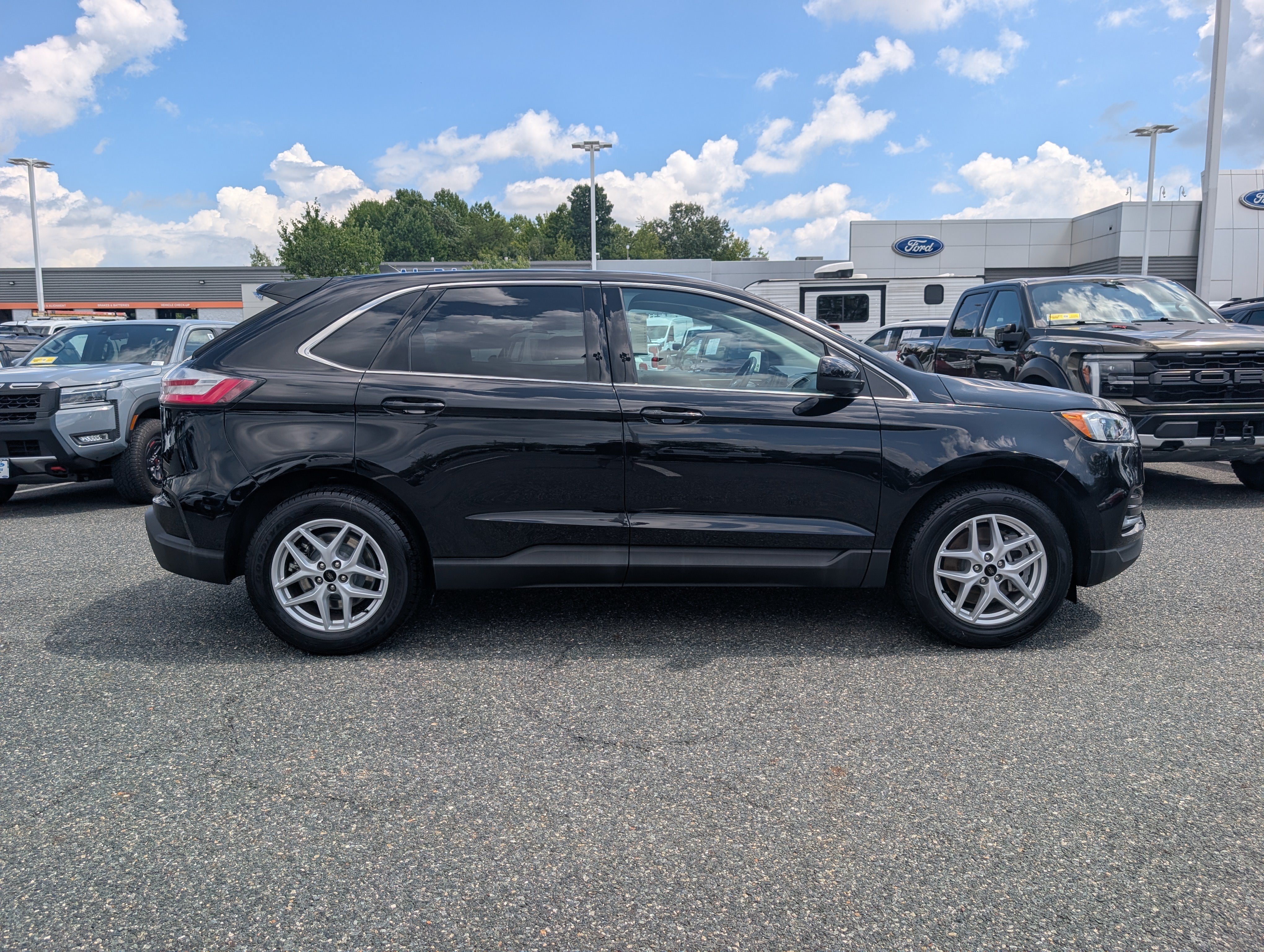 Certified 2024 Ford Edge SEL AWD/4WD image 2